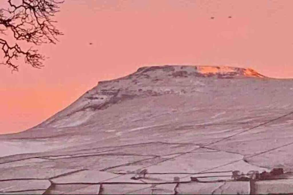 Westside Cottage, Newby, Clapham, Yorkshire Dales National Park, Famous Three Peaks, Near The Lake District, Pets Are Welcome Newby  Екстериор снимка