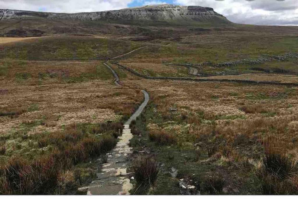Westside Cottage, Newby, Clapham, Yorkshire Dales National Park, Famous Three Peaks, Near The Lake District, Pets Are Welcome Newby  Екстериор снимка