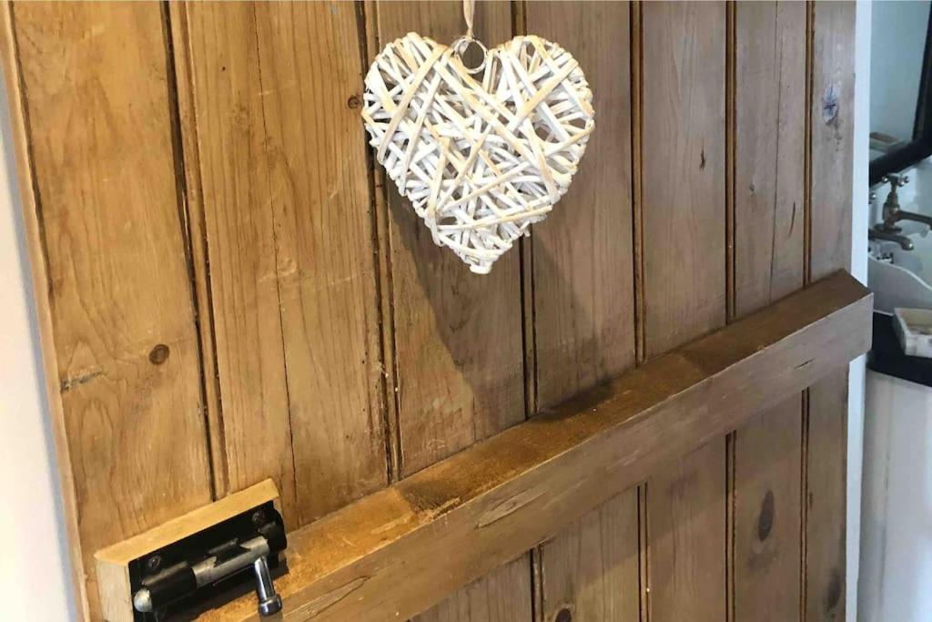 Westside Cottage, Newby, Clapham, Yorkshire Dales National Park, Famous Three Peaks, Near The Lake District, Pets Are Welcome Newby  Екстериор снимка