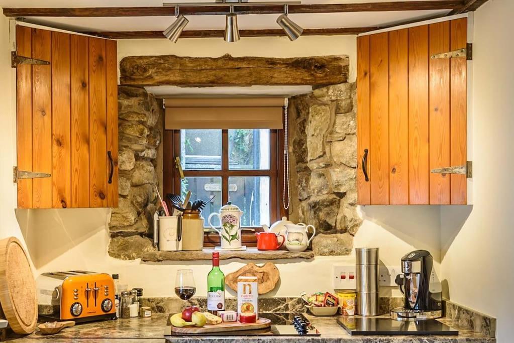 Westside Cottage, Newby, Clapham, Yorkshire Dales National Park, Famous Three Peaks, Near The Lake District, Pets Are Welcome Newby  Екстериор снимка