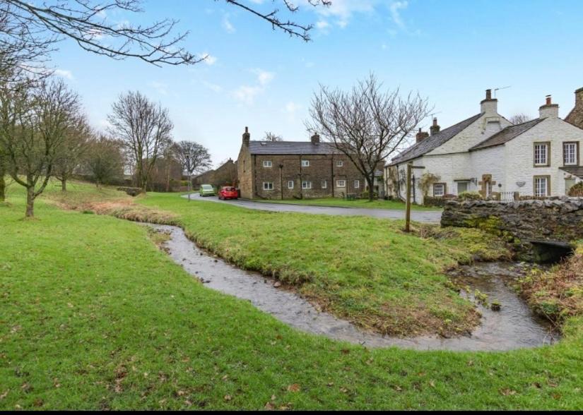 Westside Cottage, Newby, Clapham, Yorkshire Dales National Park, Famous Three Peaks, Near The Lake District, Pets Are Welcome Newby  Екстериор снимка