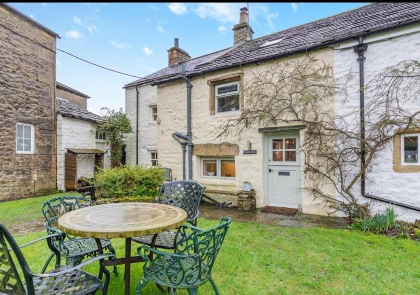 Westside Cottage, Newby, Clapham, Yorkshire Dales National Park, Famous Three Peaks, Near The Lake District, Pets Are Welcome Newby  Екстериор снимка